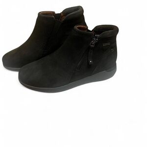 Cobb Hill Hydro-Shield water proof Black Ankle zip Booties